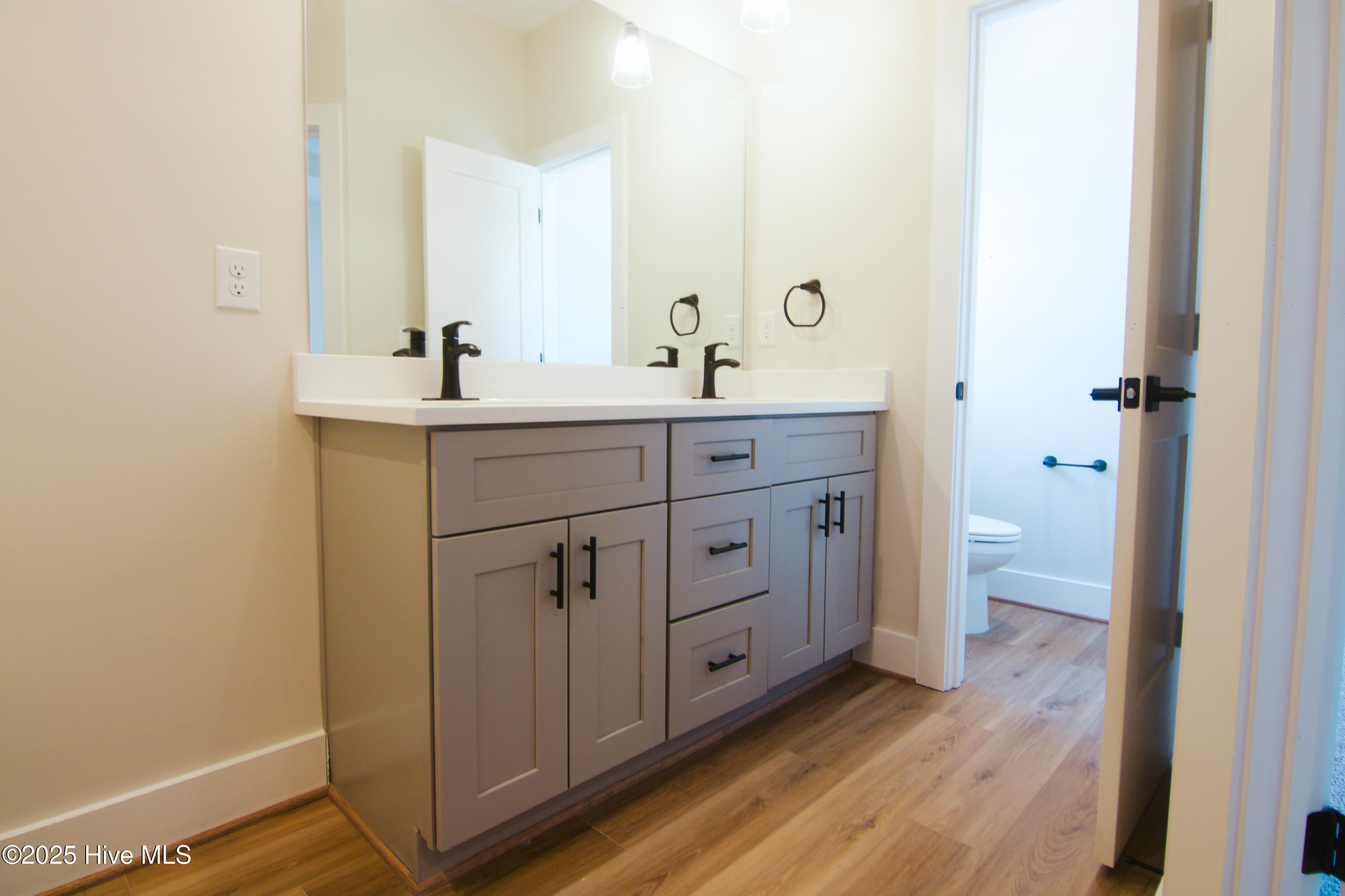 578 Forest Knolls Road Goldsboro, NC 27534 - Photo 17 of 22 Dual Vanities