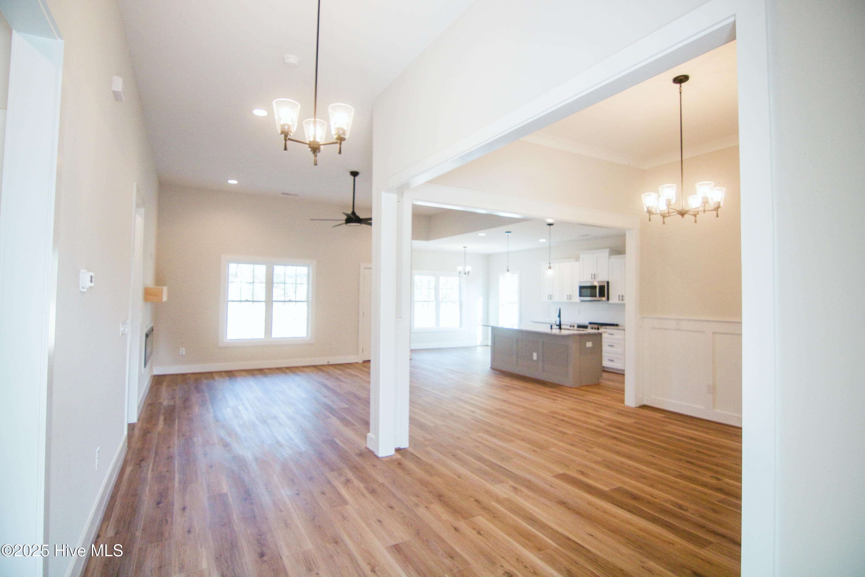 578 Forest Knolls Road Goldsboro, NC 27534 - Photo 2 of 22 Entry to foyer