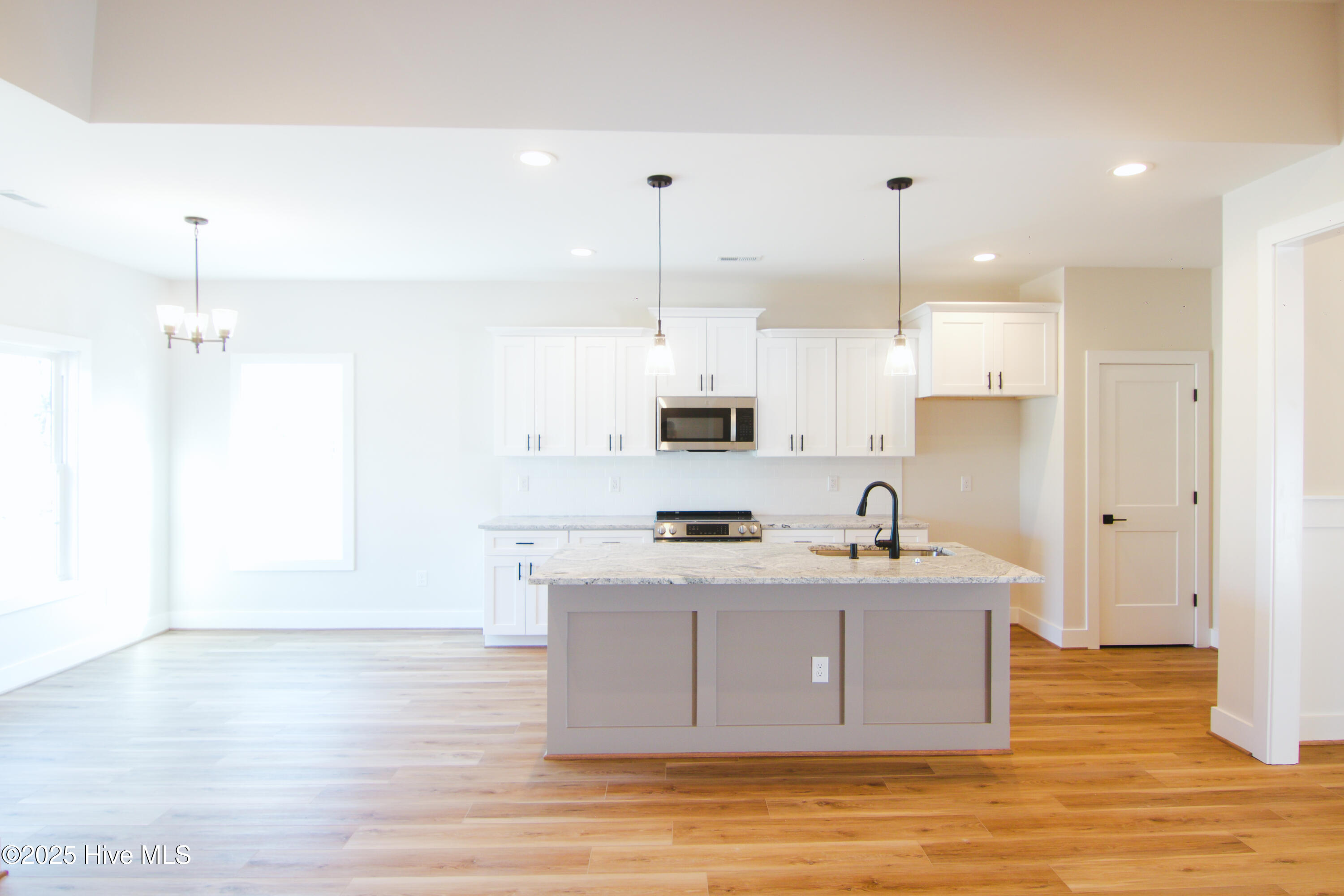 578 Forest Knolls Road Goldsboro, NC 27534 - Photo 4 of 22 Kitchen with breakfast nook