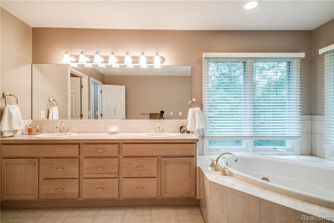 260 Hawk Ridge Drive Clarkston, MI 48348 - Photo 69 of 91 Interiors (41 of 63).jpg