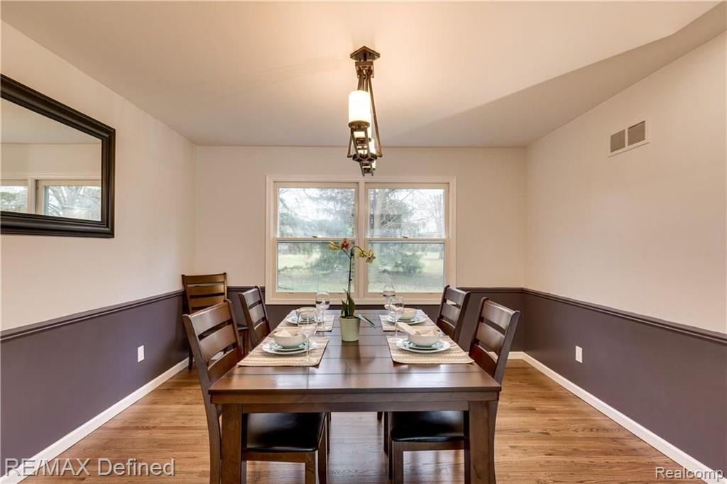29709 Fox Grove Road Farmington Hills, MI 48334 - Photo 4 of 26