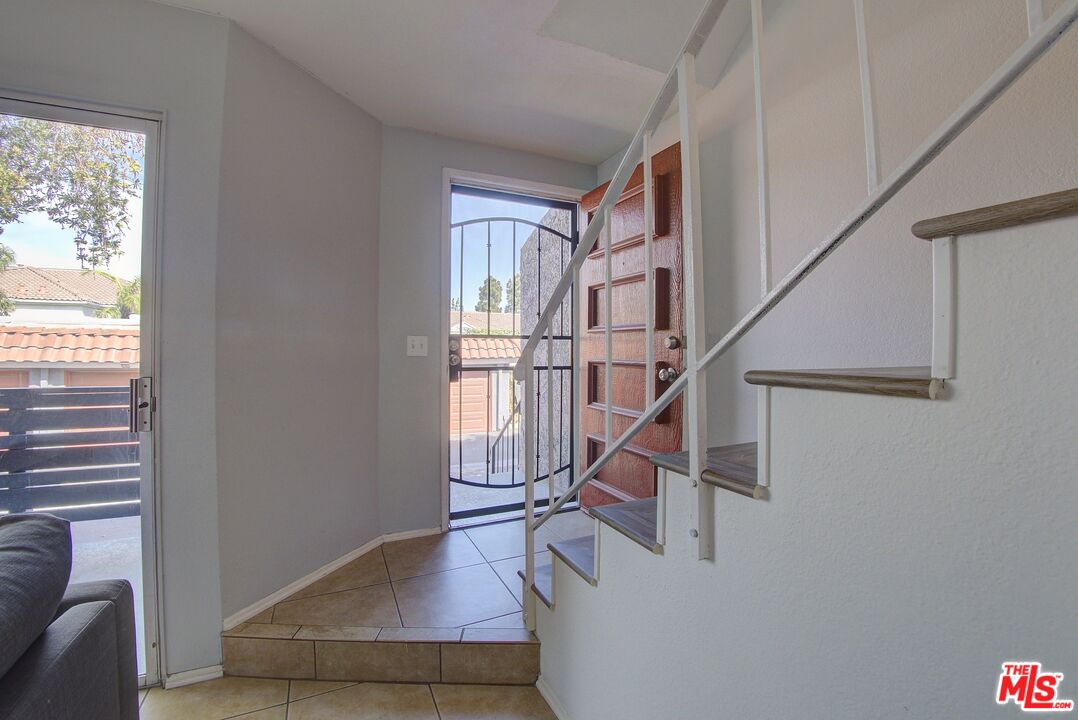 4508 Saviers Road Oxnard, CA 93033 - Photo 8 of 37 a view of entryway