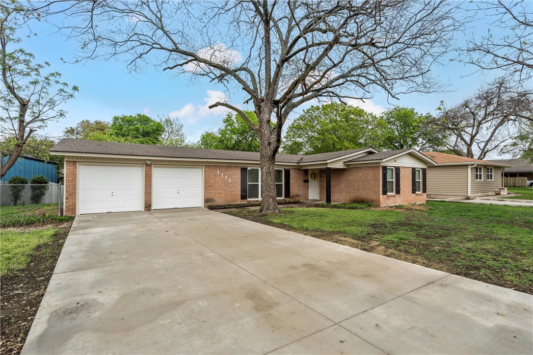 1225 Meadowbrook Street Waco, TX 76710 - Photo 2 of 20