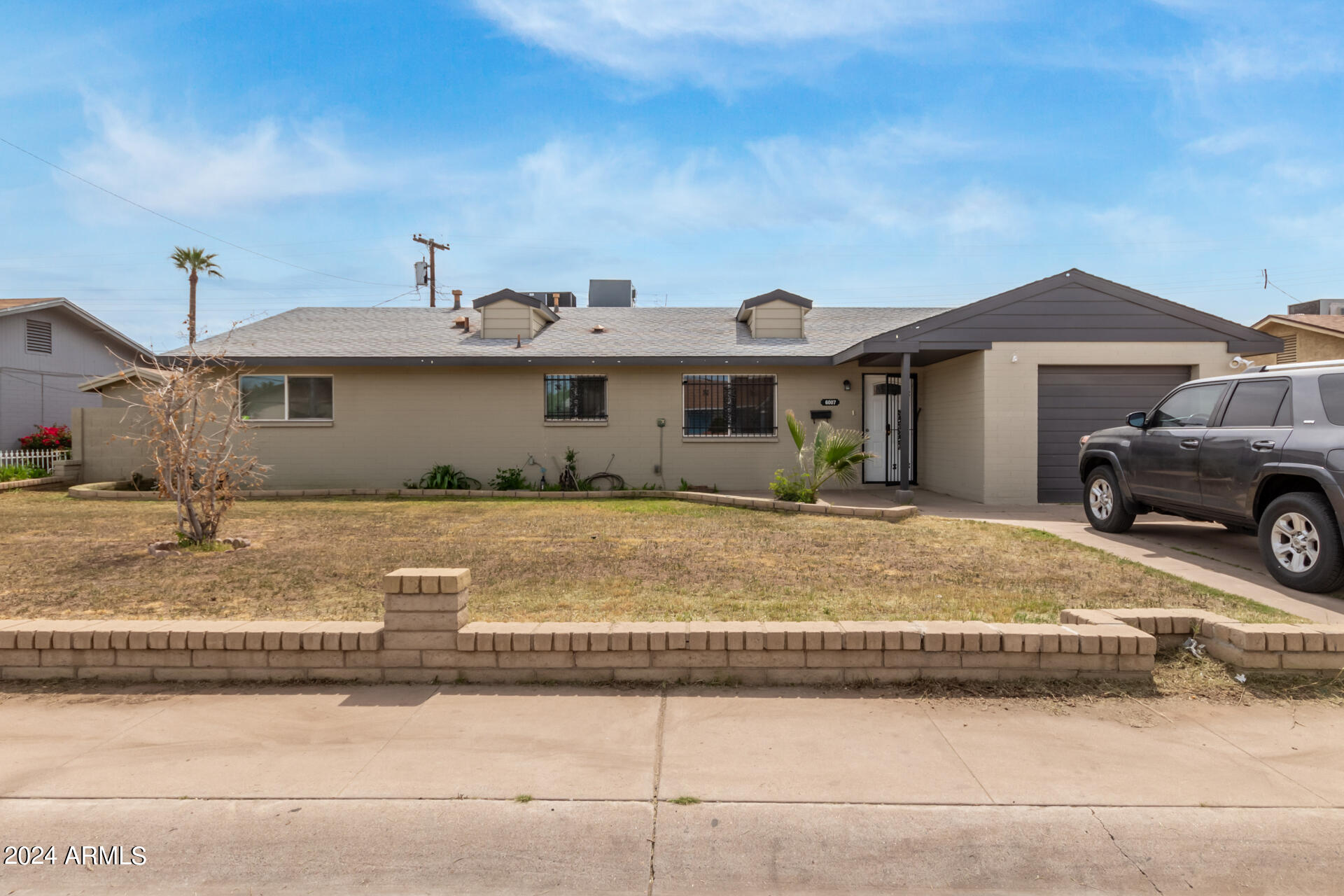 6007 West Cheery Lynn Road Phoenix, AZ 85033 - Photo 3 of 37 02 - Cheery