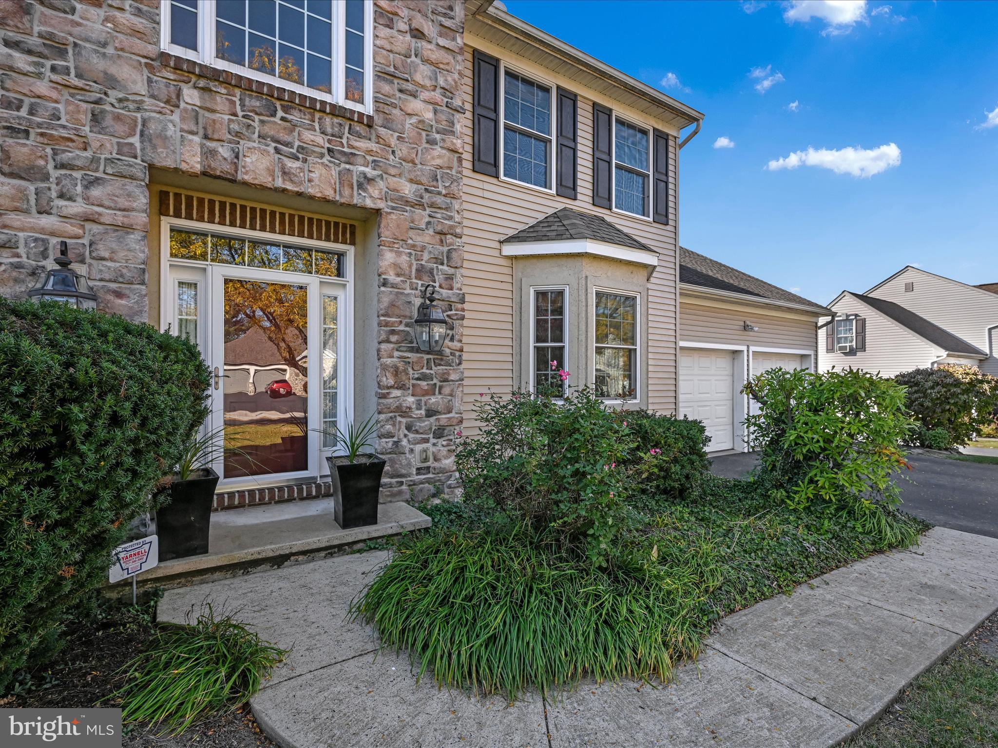 13 Field Lane Lititz, PA 17543 - Photo 4 of 45 Front