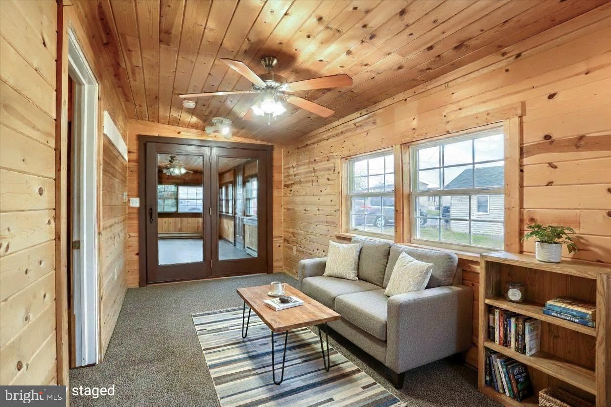 1963 Sheaffer Road Elizabethtown, PA 17022 - Photo 22 of 29 a living room with furniture and a large window