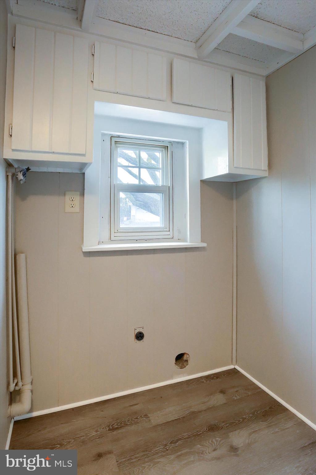 1963 Sheaffer Road Elizabethtown, PA 17022 - Photo 26 of 29 an empty room with window