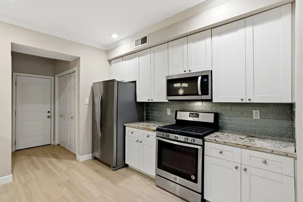 $3,100 | 12625 Memorial Drive, Unit 16, Houston, TX 77024