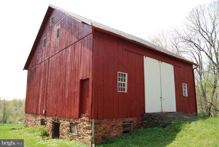 20184 Watermill Road Purcellville, VA 20132 - Photo 3 of 29 Barn