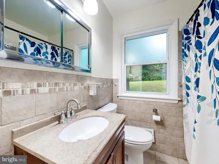 a picture of a wall with a white wall