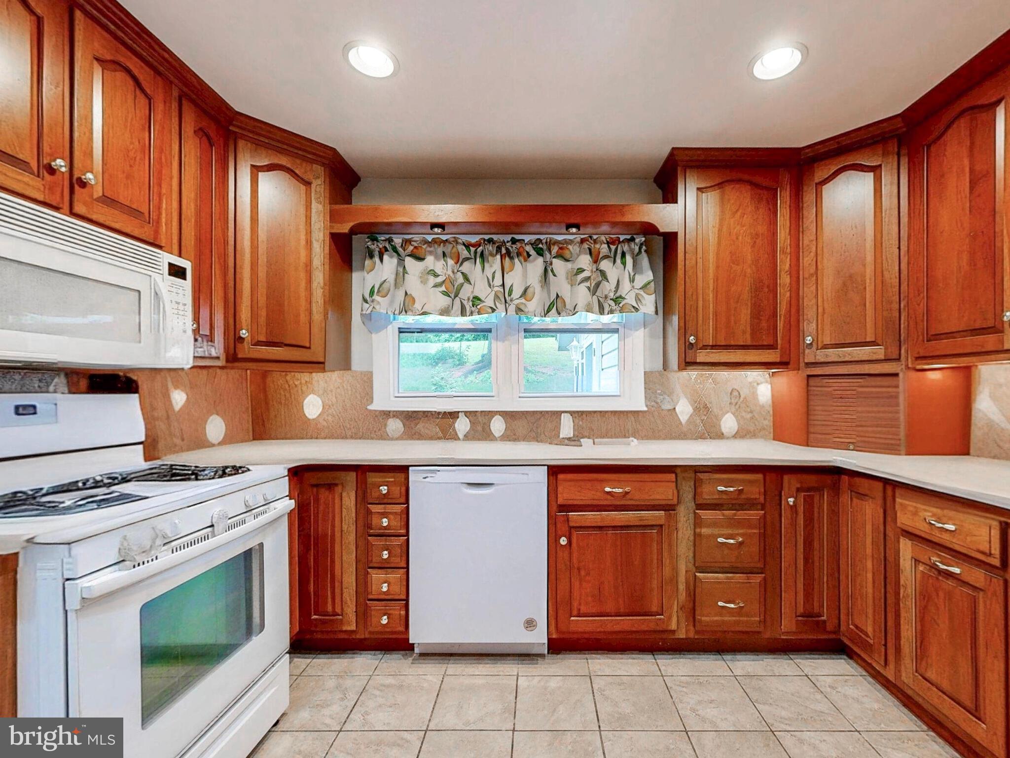 707 Linwood Avenue Bel Air, MD 21014 - Photo 9 of 37 Kitchen