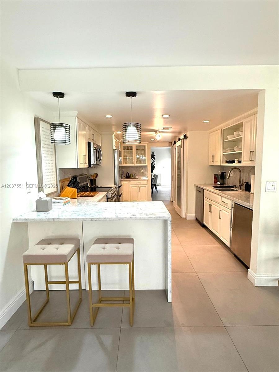 7968 Southwest 105th Place Miami, FL 33173 - Photo 9 of 29
