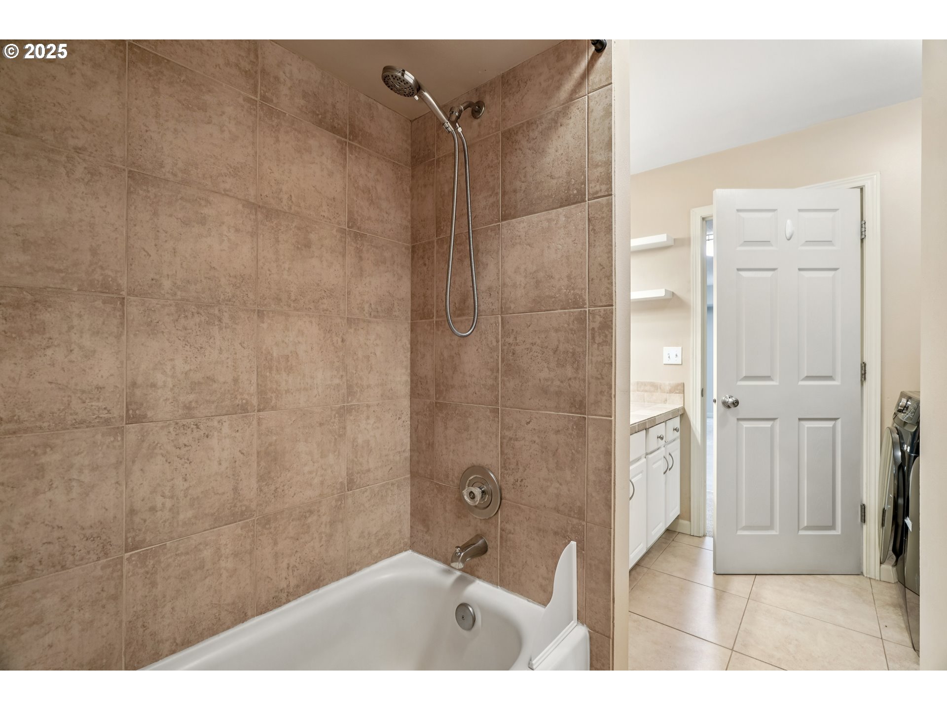 2531 Southwest Spring Garden Street Portland, OR 97219 - Photo 18 of 29