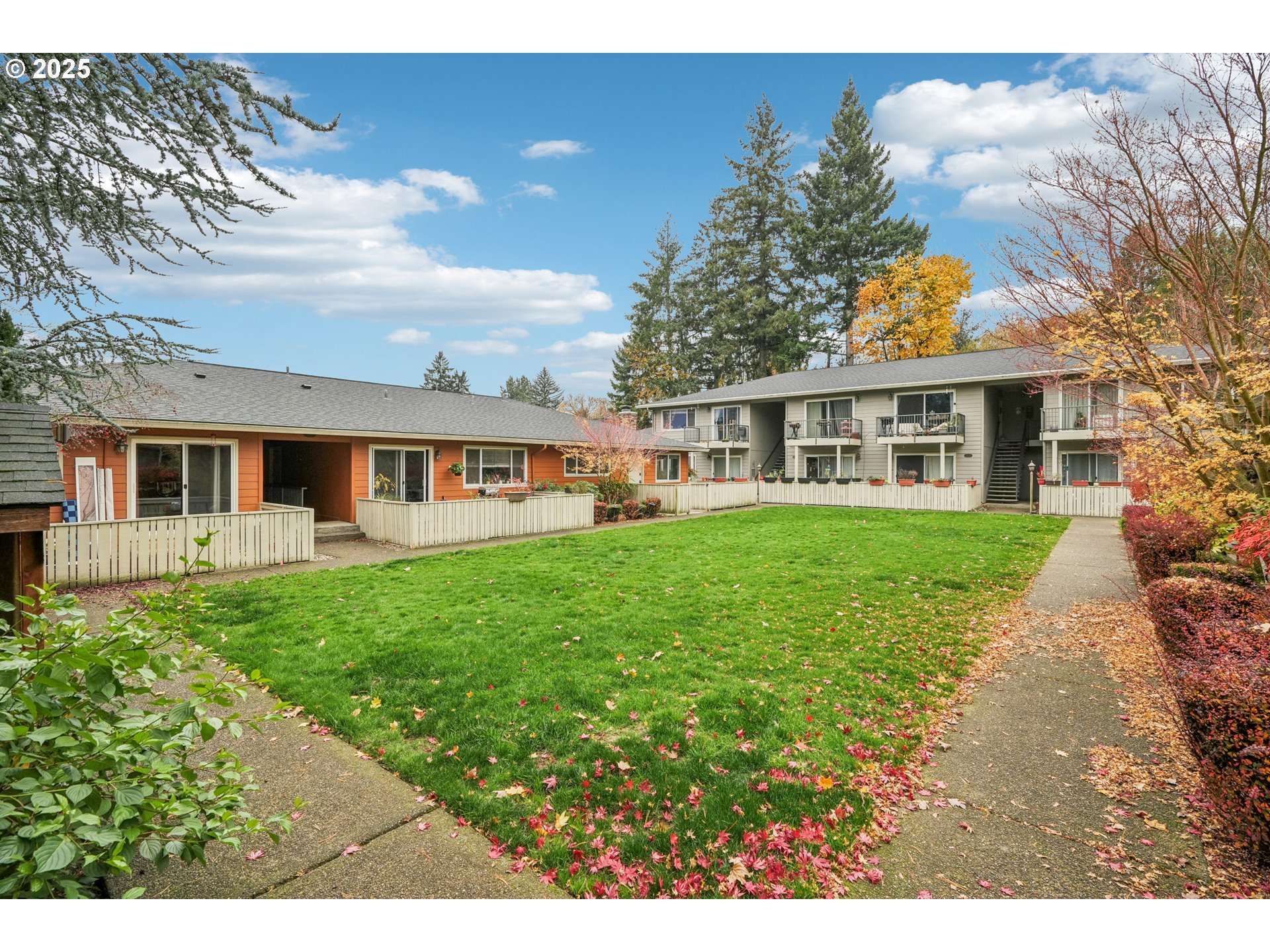 2531 Southwest Spring Garden Street Portland, OR 97219 - Photo 3 of 29