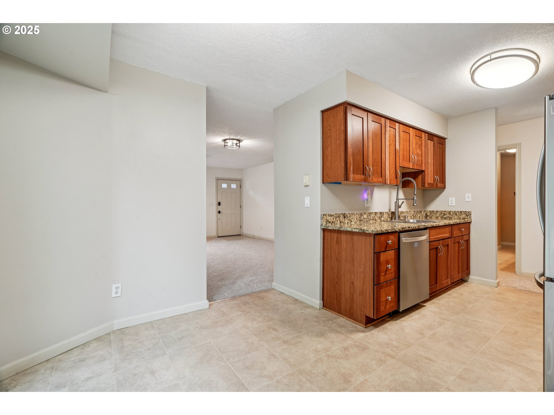 2531 Southwest Spring Garden Street Portland, OR 97219 - Photo 10 of 29