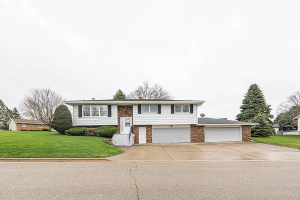$239,900 | 406 West Dewey Street, Cuba City, WI 53807