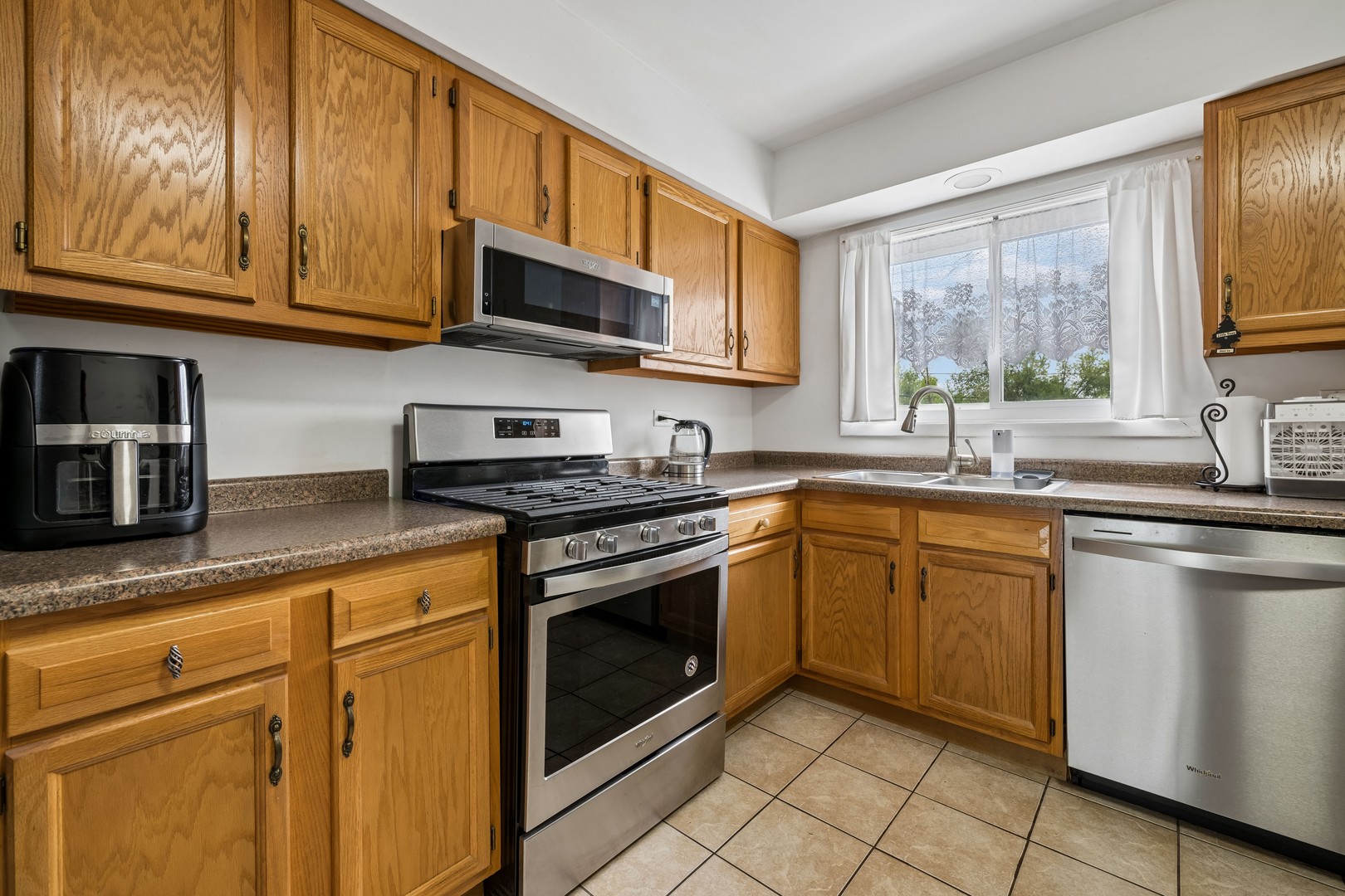 9364 Golf Road, Unit 2B Des Plaines, IL 60016 - Photo 9 of 20 Gallery Image 9