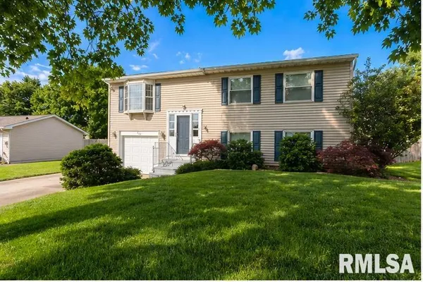 $225,000 | 252 Briargate Road, Washington, IL 61571