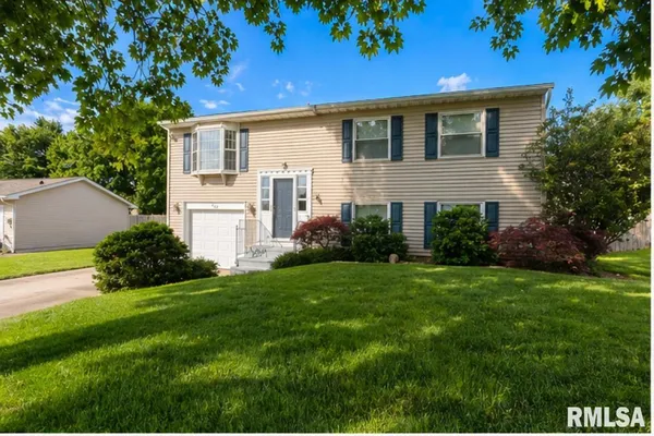$225,000 | 252 Briargate Road, Washington, IL 61571