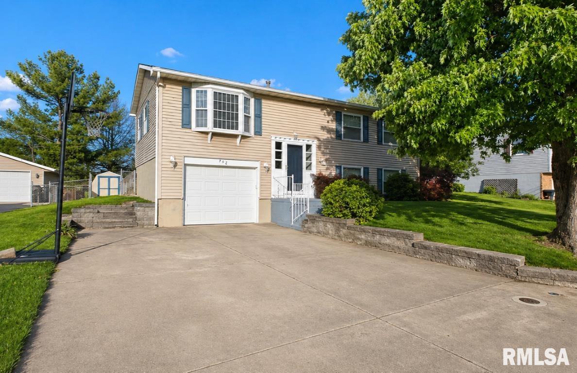 252 Briargate Road Washington, IL 61571 - Photo 3 of 3