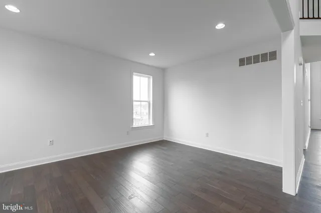 a view of livingroom with hardwood floor and ceiling fan
