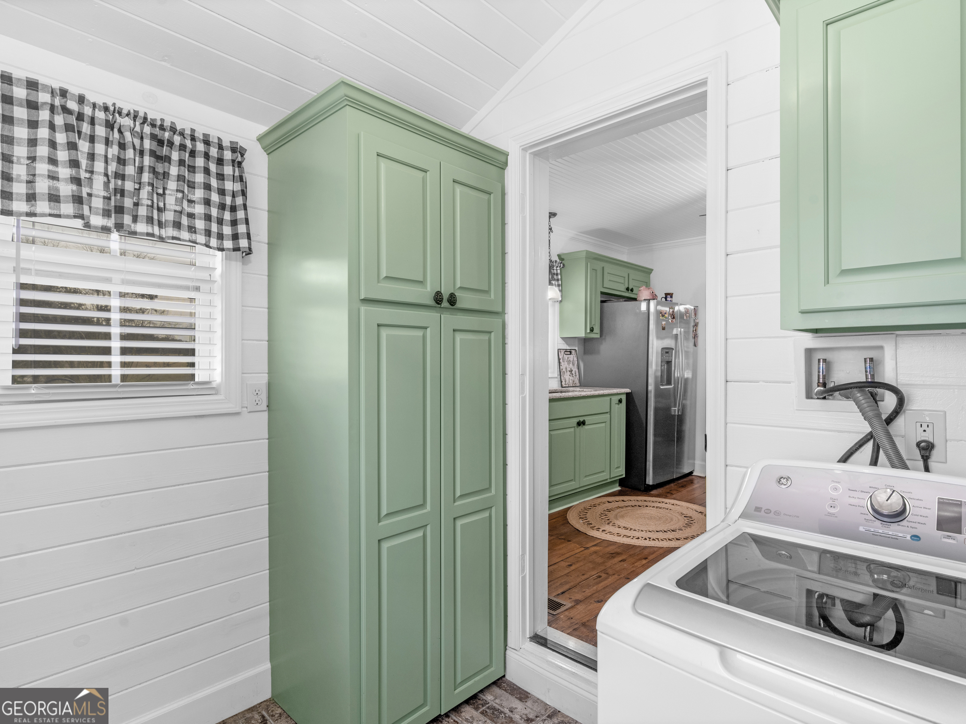 120 Ellerbee Lake Road Thomaston, GA 30286 - Photo 13 of 23 a bathroom with a sink and a mirror