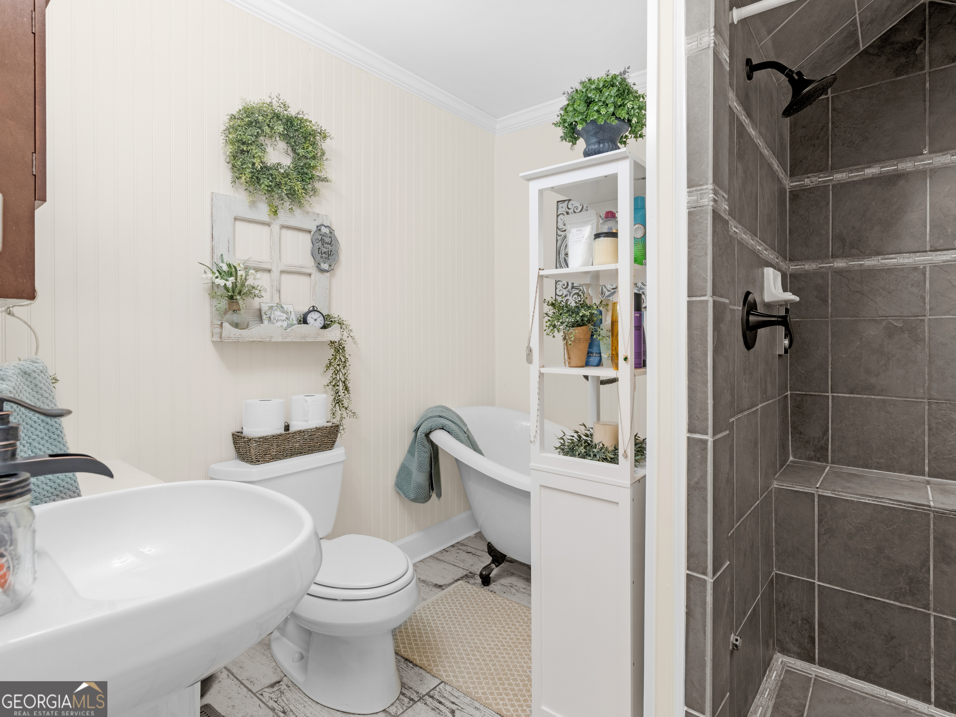 120 Ellerbee Lake Road Thomaston, GA 30286 - Photo 10 of 23 a bathroom with a sink toilet and shower