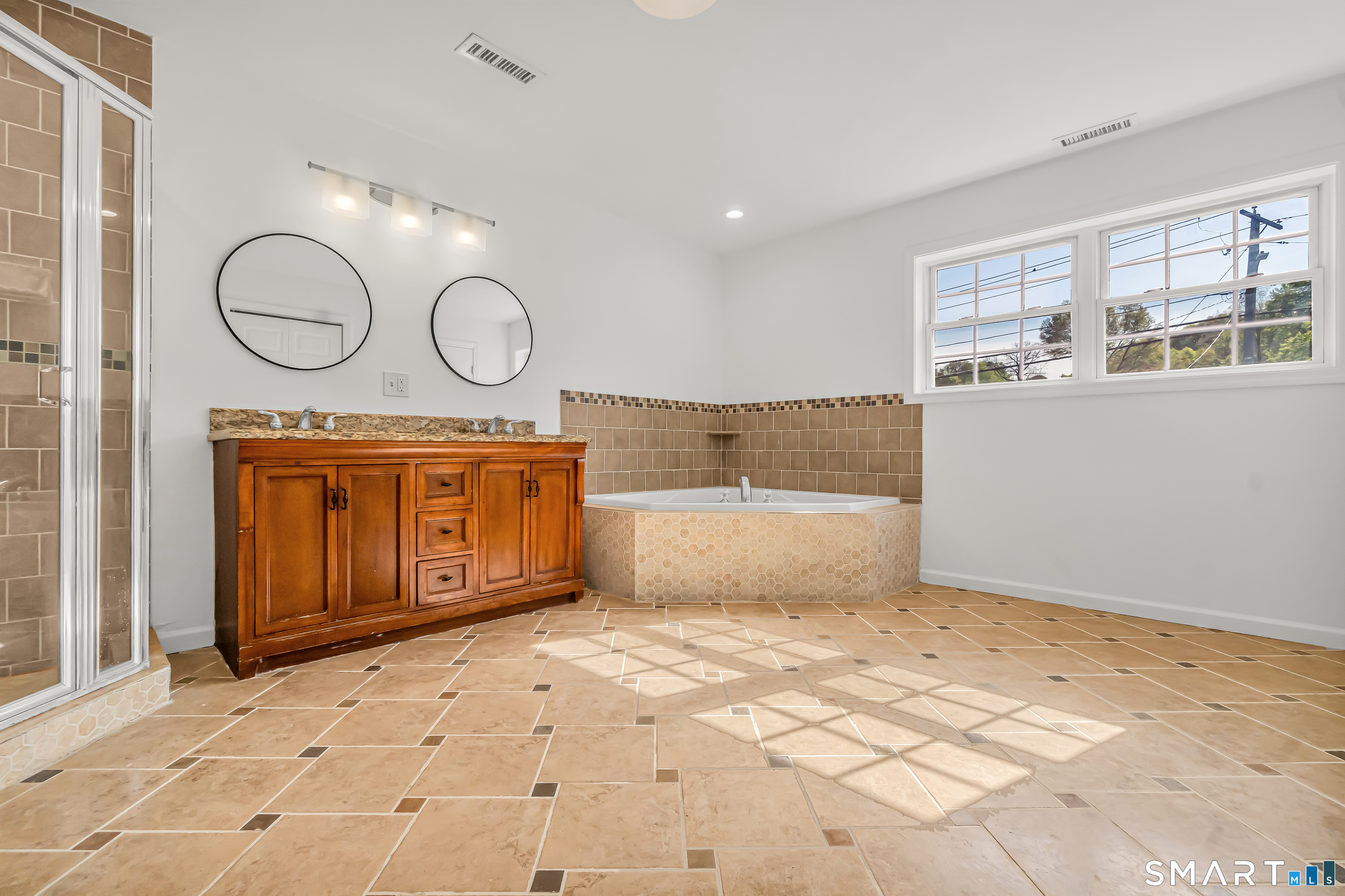 1770 Stratfield Road Fairfield, CT 06825 - Photo 31 of 40 a view of a room with wooden floor and white walls