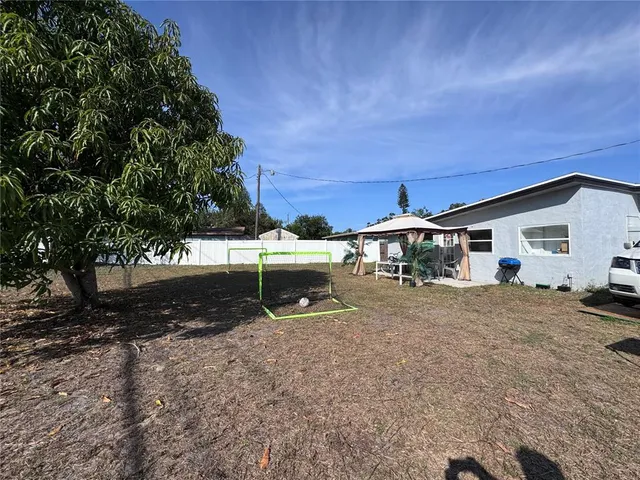 $420,000 | 5212 Lahaina Drive, Sarasota, FL 34232