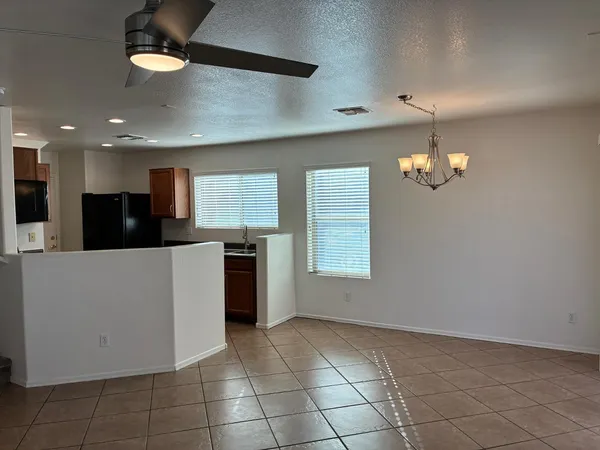 $1,695 | 9646 North 82nd Glen, Peoria, AZ 85345