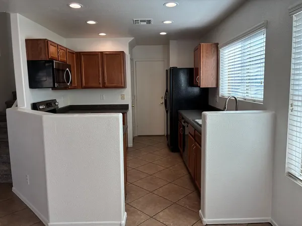 $1,695 | 9646 North 82nd Glen, Peoria, AZ 85345
