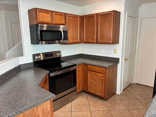 $1,695 | 9646 North 82nd Glen, Peoria, AZ 85345