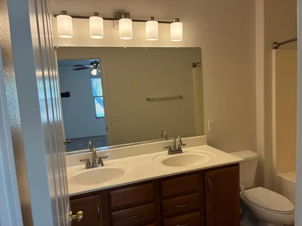 $1,695 | 9646 North 82nd Glen, Peoria, AZ 85345