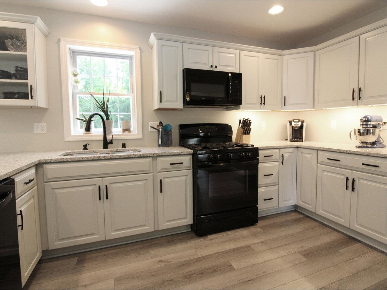 93 Hunting Ridge Lane Milton, VT 05468 - Photo 6 of 28 Gallery Image 6