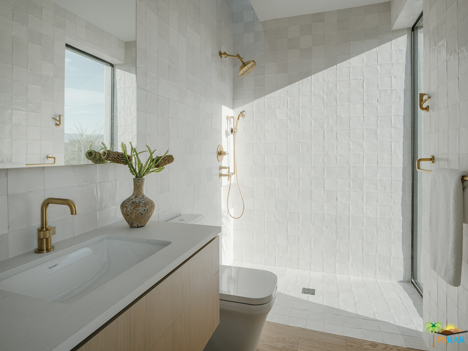 2 Echo Lane Rancho Mirage, CA 92270 - Photo 30 of 40 a bathroom with a sink and mirror with bathtub