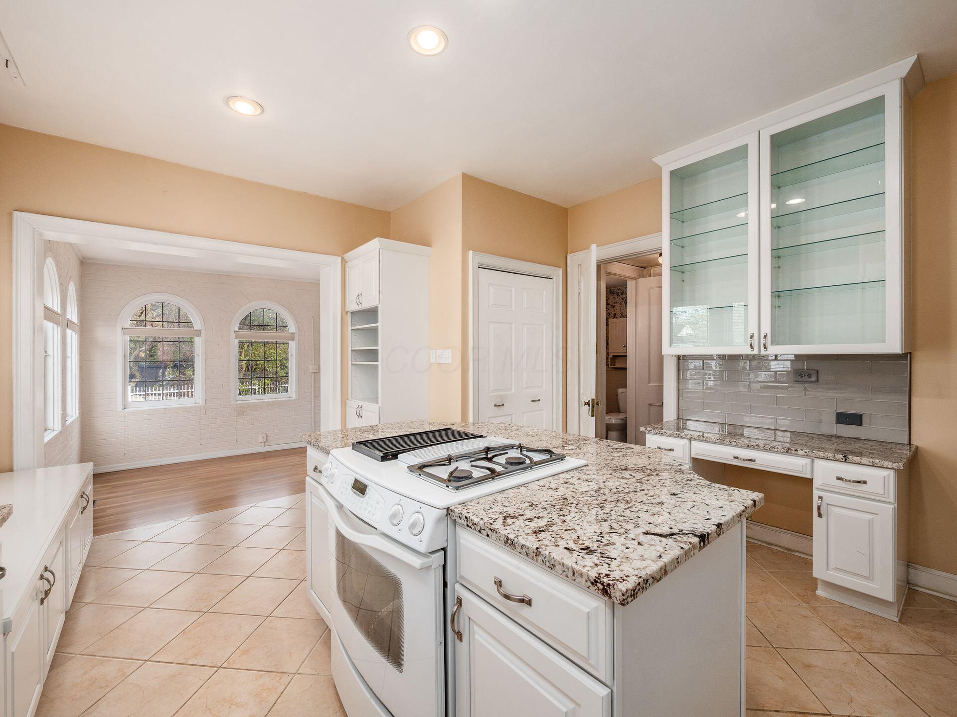 2596 Bryden Road Bexley, OH 43209 - Photo 21 of 82 Kitchen