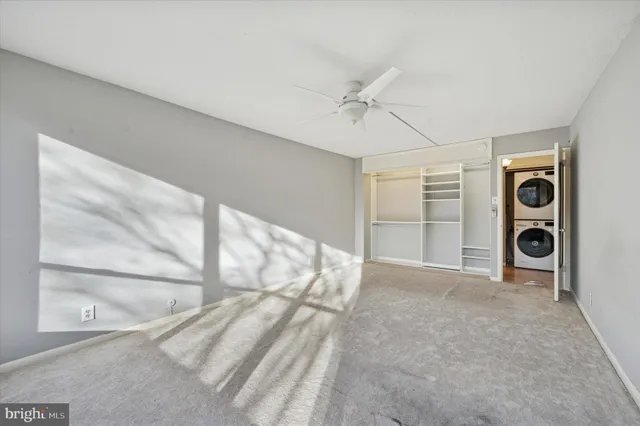 a view of a big room with closet and windows
