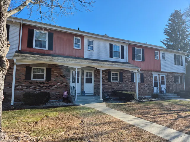 a brick building that has a lots of windows in it