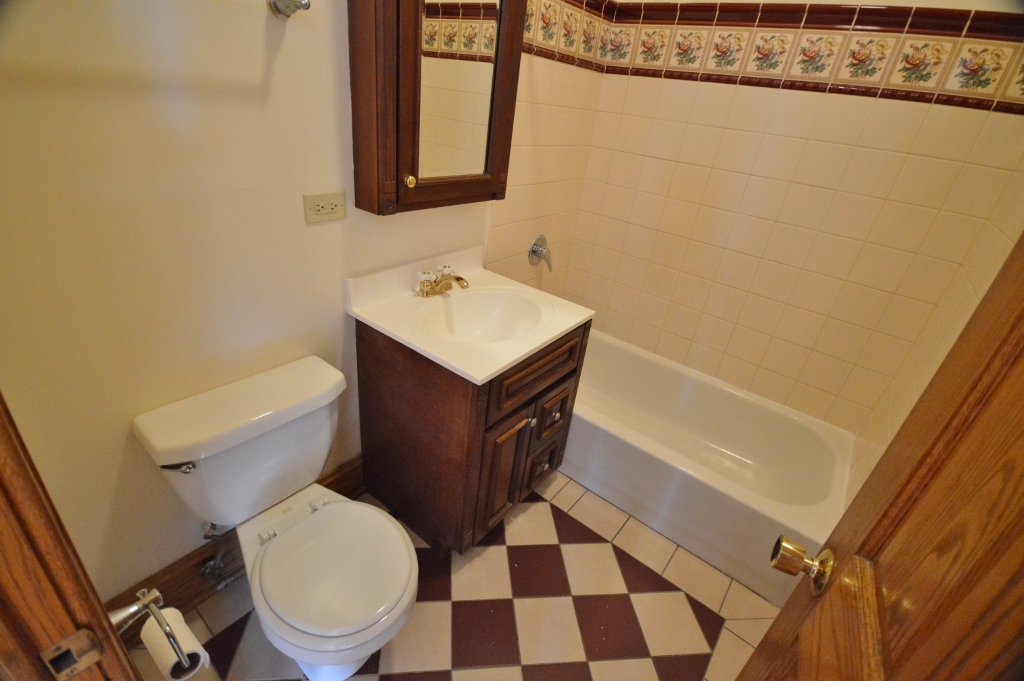 713 West Wrightwood Avenue, Unit 2R Chicago, IL 60614 - Photo 8 of 8 a bathroom with a sink a toilet a mirror and shower