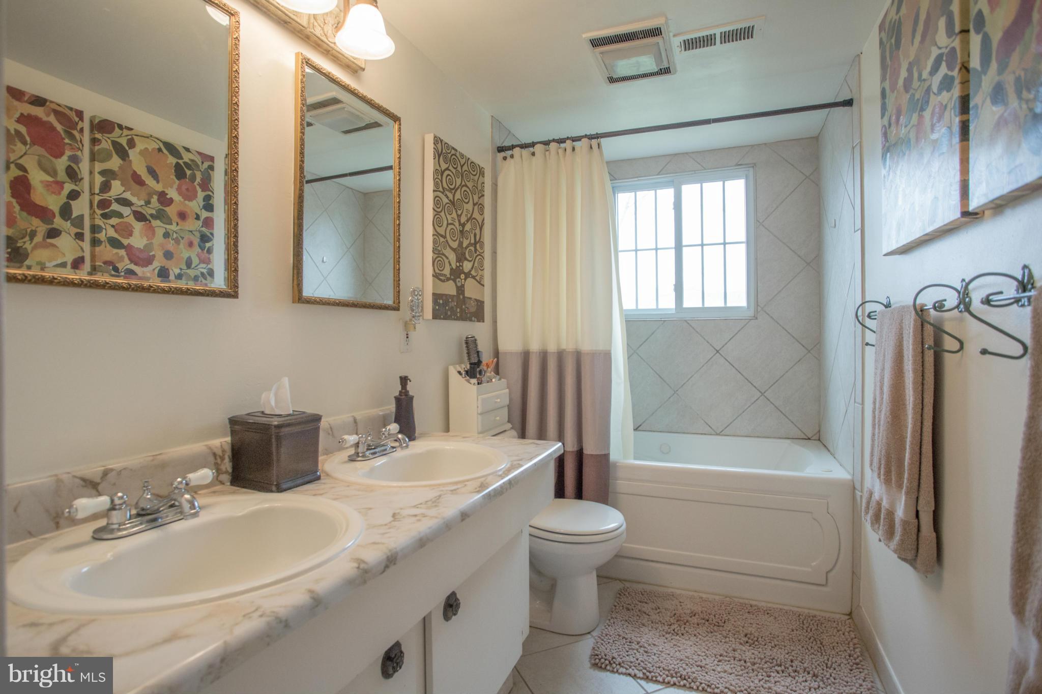 8556 Stonewall Road Manassas, VA 20110 - Photo 14 of 28 Bath