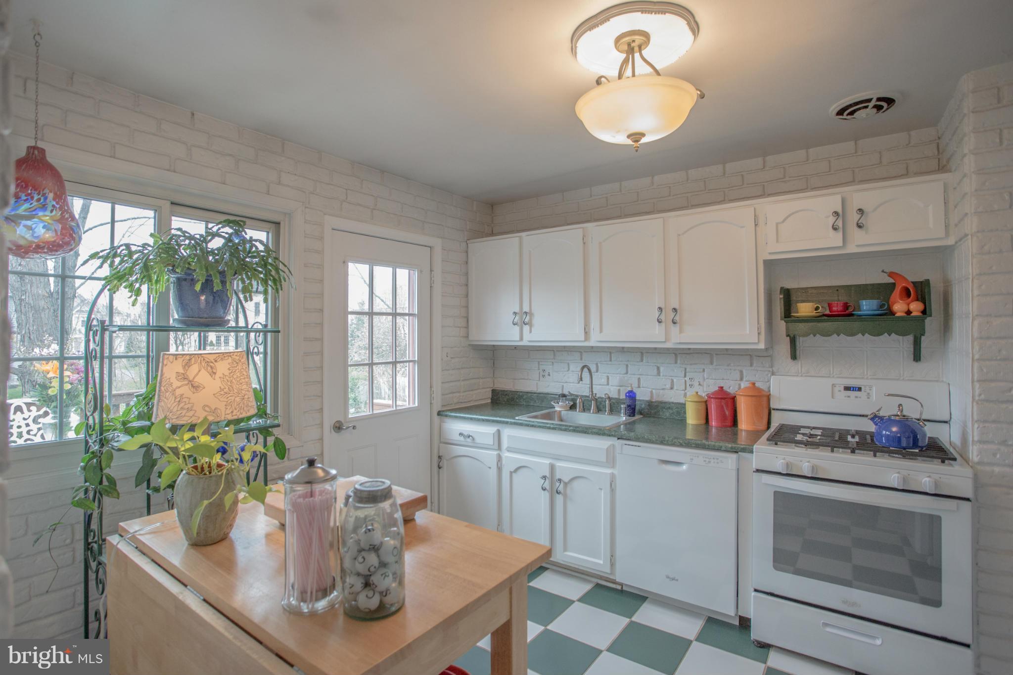 8556 Stonewall Road Manassas, VA 20110 - Photo 5 of 28 Kitchen