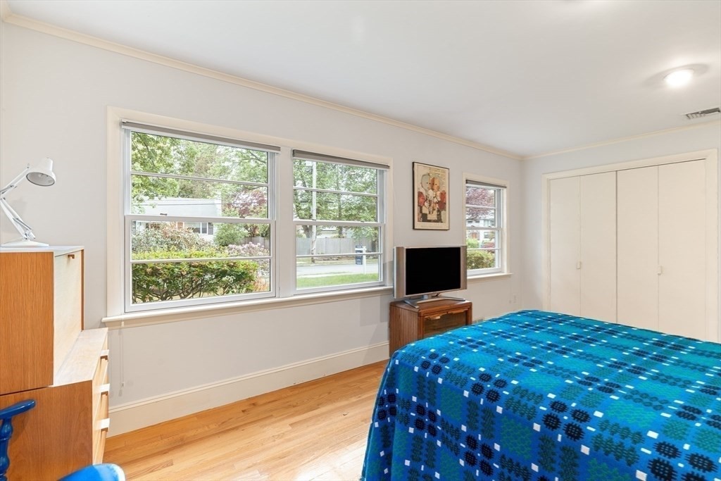 140 Paulson Road Waban, MA 02468 - Photo 5 of 10
