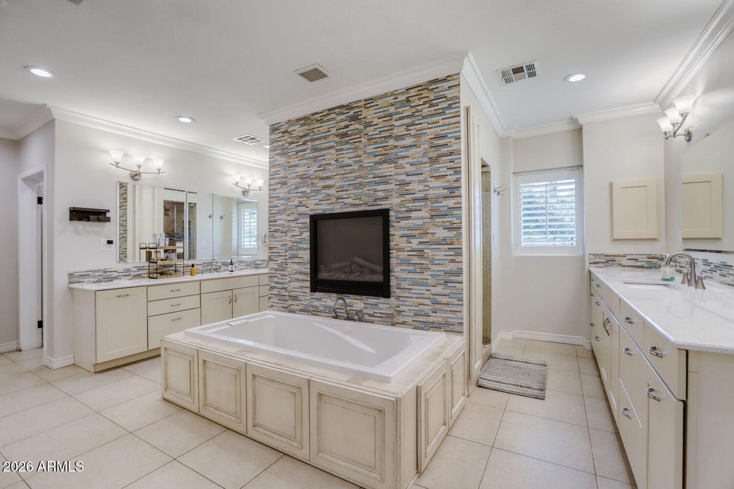 330 West Lawrence Road Phoenix, AZ 85013 - Photo 15 of 34 Warm, spa-like private retreat