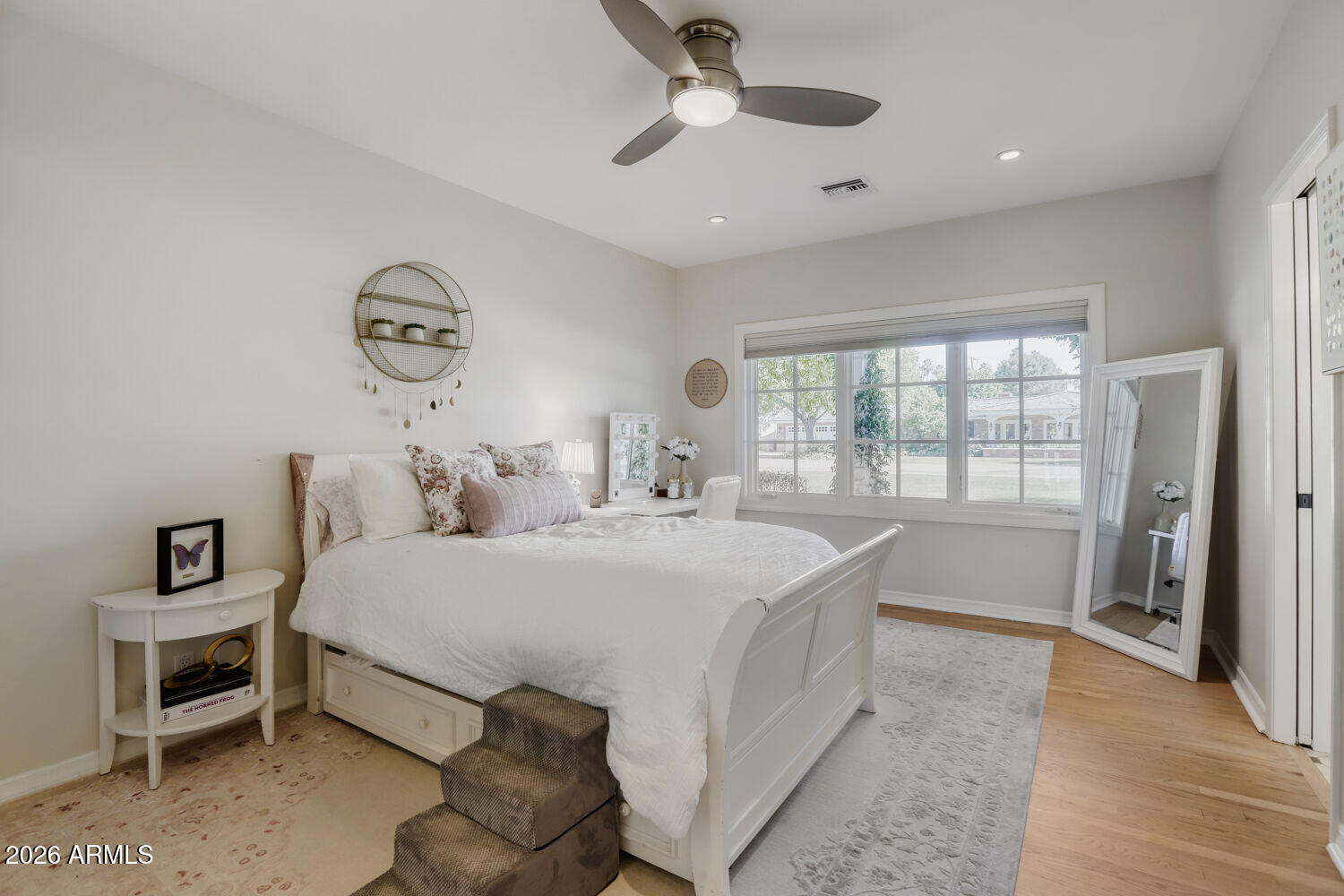 330 West Lawrence Road Phoenix, AZ 85013 - Photo 17 of 34 Inviting space for childhood dreams