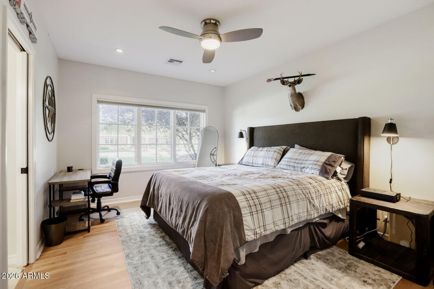 330 West Lawrence Road Phoenix, AZ 85013 - Photo 18 of 34 Bright & cheerful