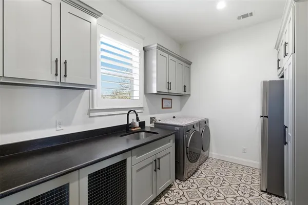 $899,000 | 208 Shady Oaks Drive, Runaway Bay, TX 76426