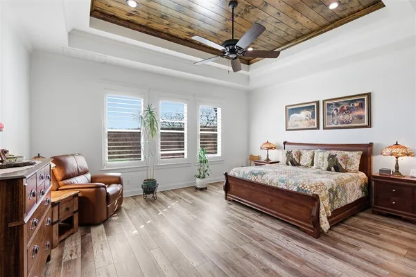 $899,000 | 208 Shady Oaks Drive, Runaway Bay, TX 76426