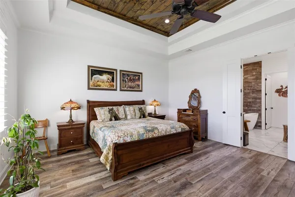 $899,000 | 208 Shady Oaks Drive, Runaway Bay, TX 76426