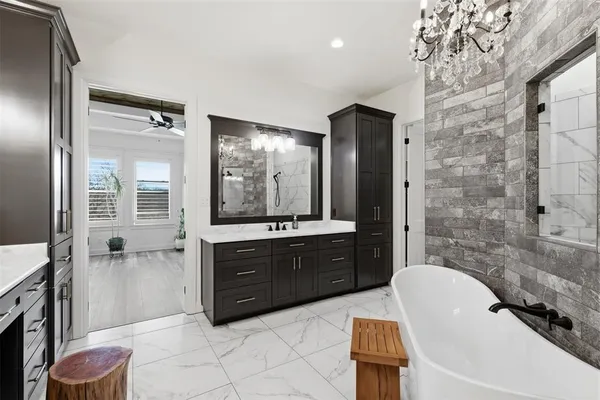 $899,000 | 208 Shady Oaks Drive, Runaway Bay, TX 76426