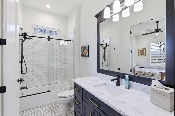 $899,000 | 208 Shady Oaks Drive, Runaway Bay, TX 76426